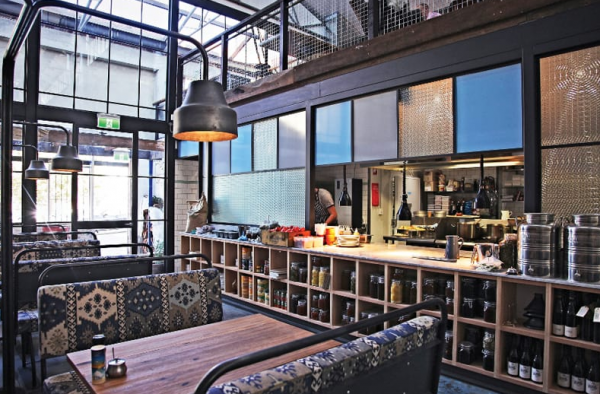 Warung kopi modern dengan sentuhan oriental